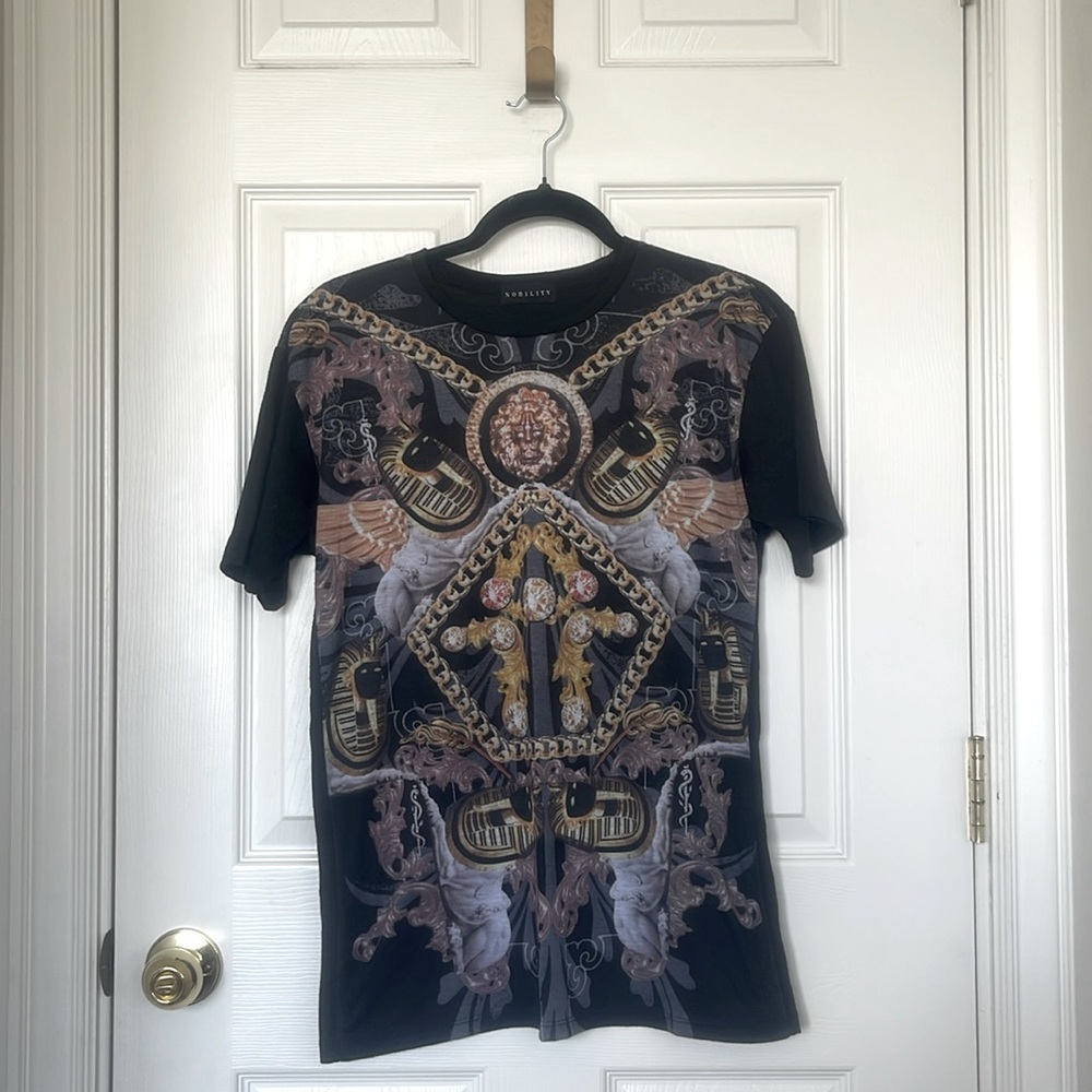 Mummy, chain, and diamond shirt